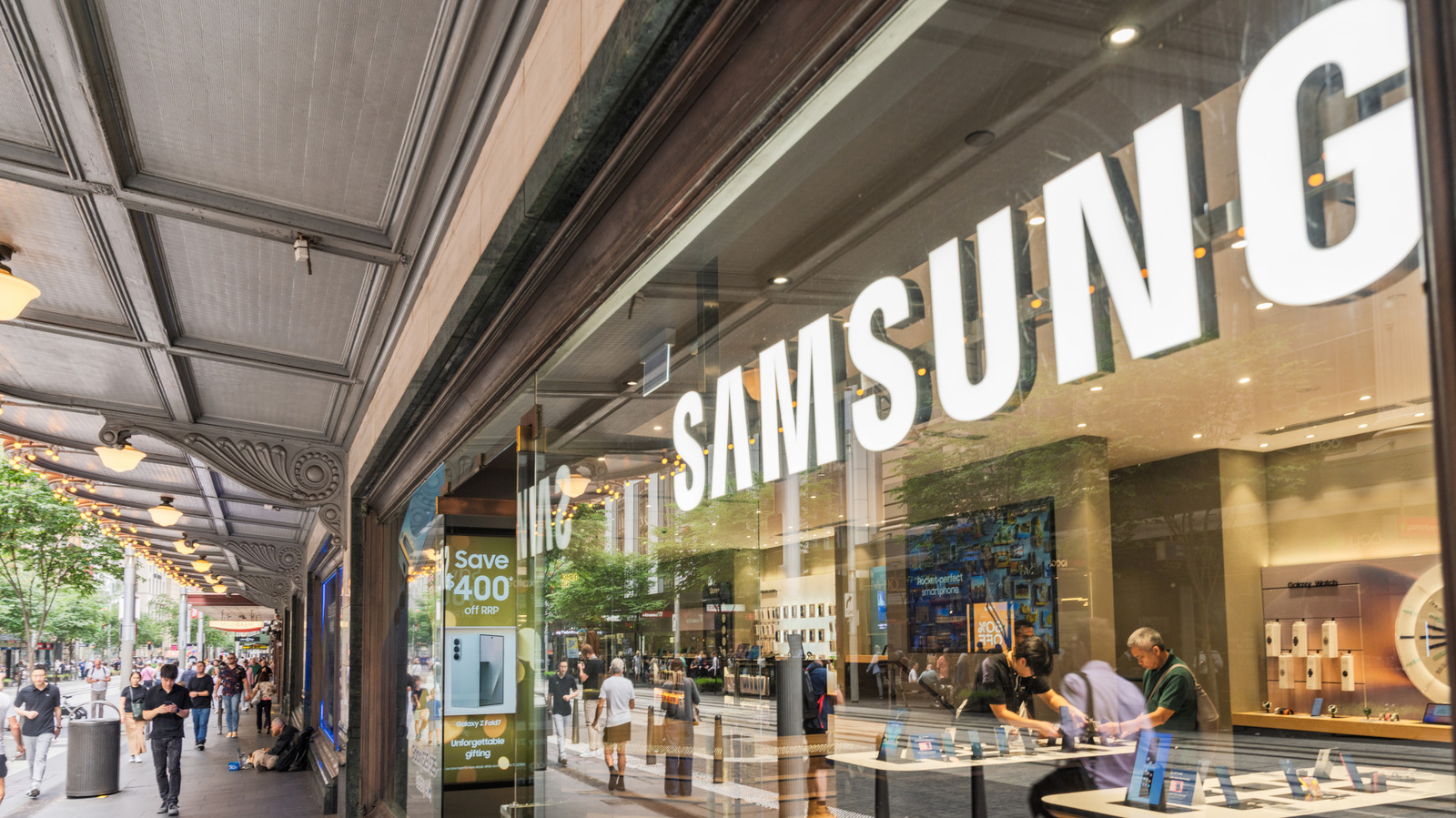 Direct vs. Carrier: Why Buy Your Android from the Maker