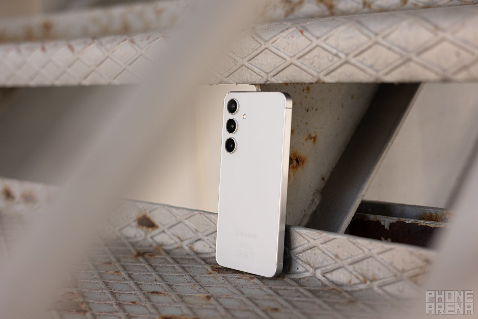 Side profile view of the Samsung Galaxy S24 showing its flat aluminum frame.
