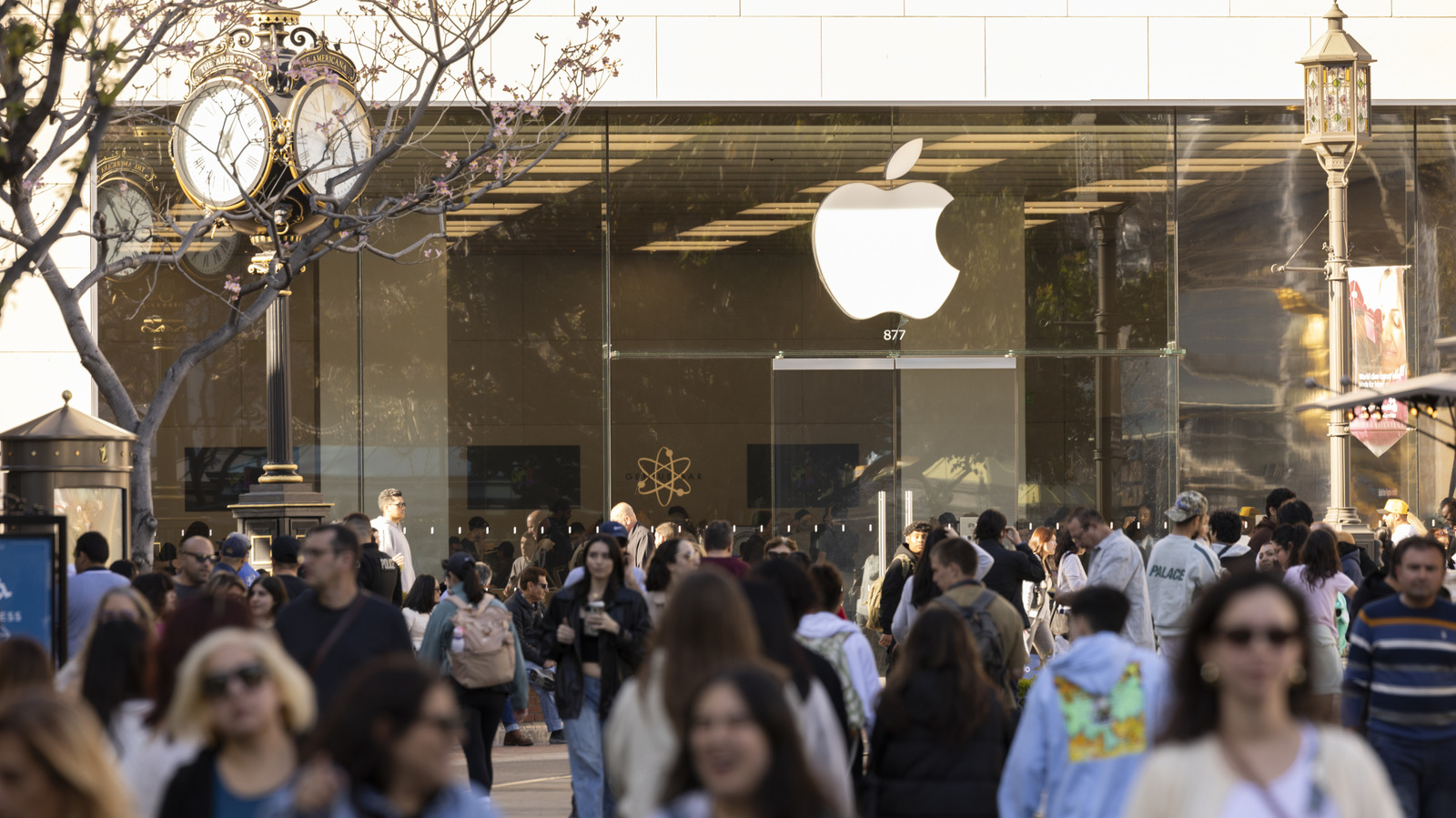 Apple Store Secrets: Why You Should Shop Elsewhere