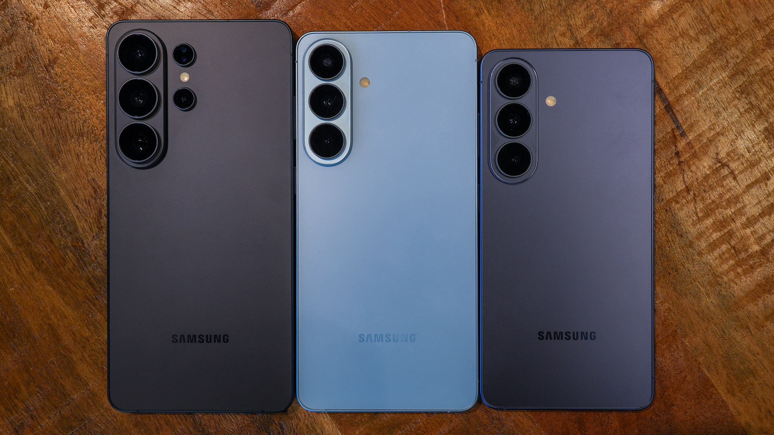 Front view of the S26 Ultra's large 6.9-inch AMOLED display with minimal bezels.