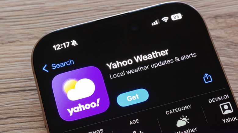 Yahoo Weather app listing in the Google Play Store with a dark theme interface.