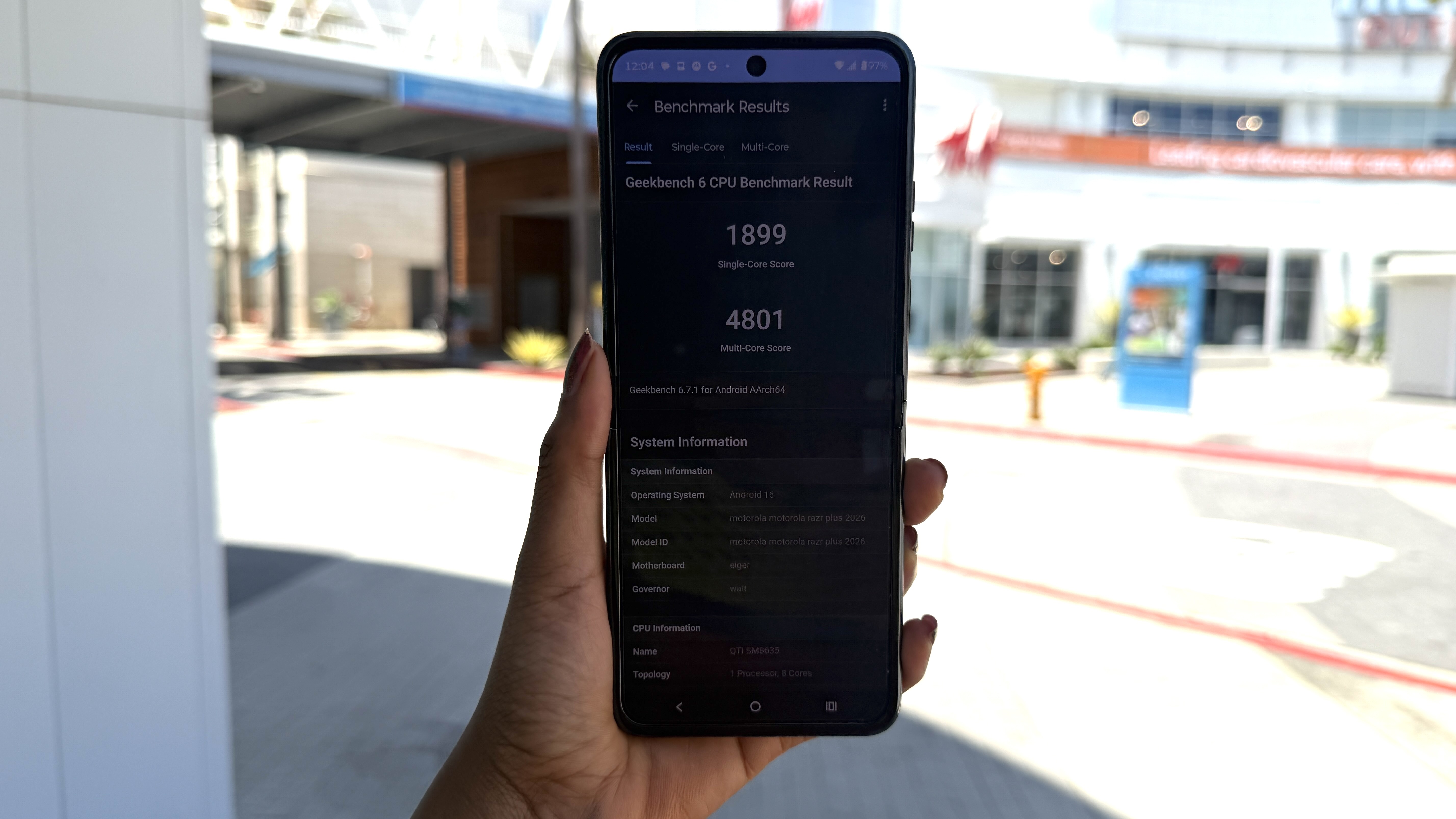 A Motorola Razr+ 2026 screen displaying Geekbench 6 benchmark results