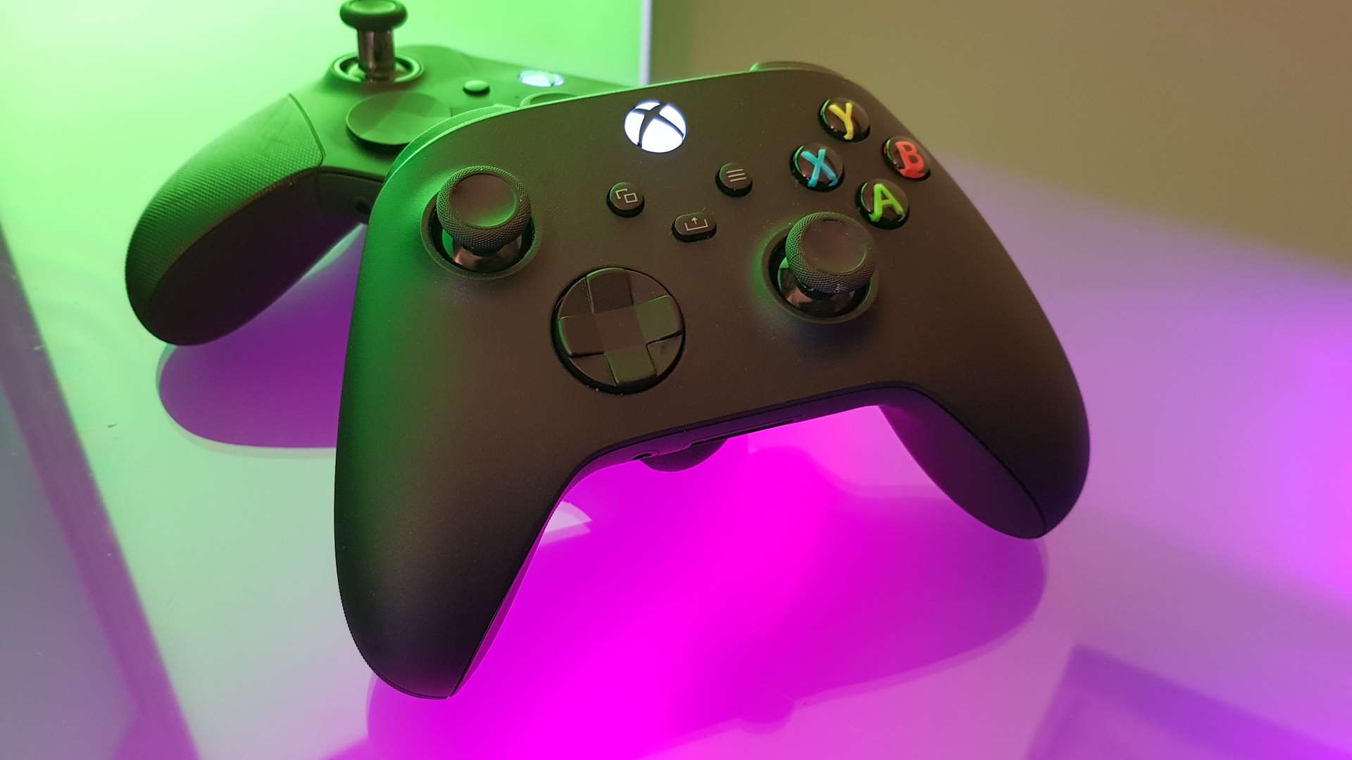 How to Use a Wireless Xbox Controller on PC