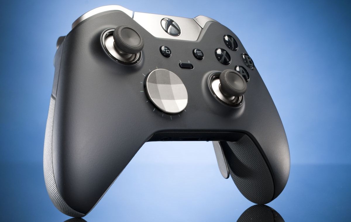 An Xbox Elite controller being updated via the Xbox Accessories application on a PC.