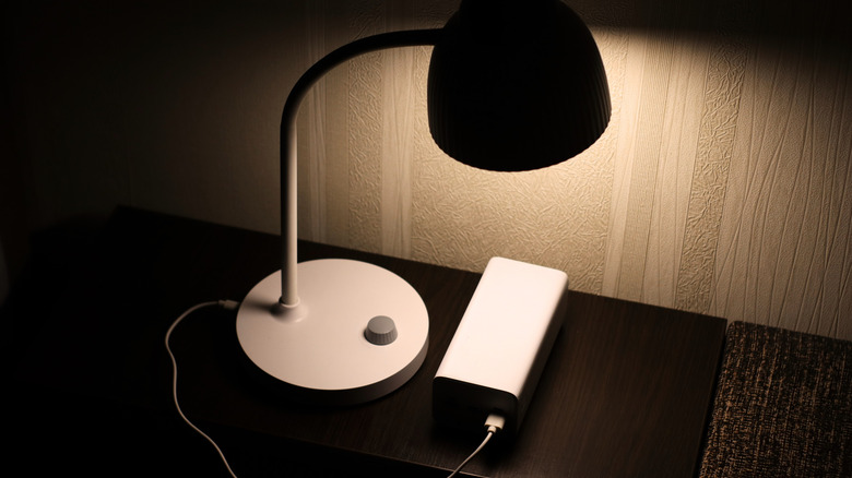A small USB-powered desk lamp being used.