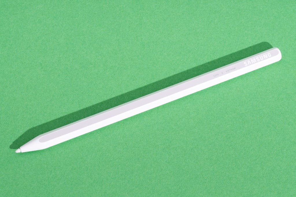 Close up of the redesigned ergonomic S Pen for the Galaxy Tab S11.